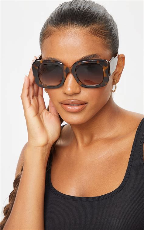 Square frame sunglasses in brown 